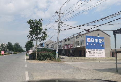 黄平如何能保证墙体广告的醒目性？