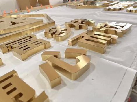 黄平拉丝不锈钢字的特点。