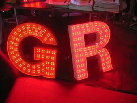 黄平LED发光字常见的安装误区。